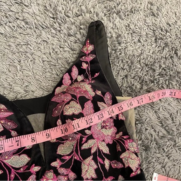 Ellie Wilde Mon Cheri Velvet Floral Gown Size 4 EW117118 $558.00 - Picture 6 of 16